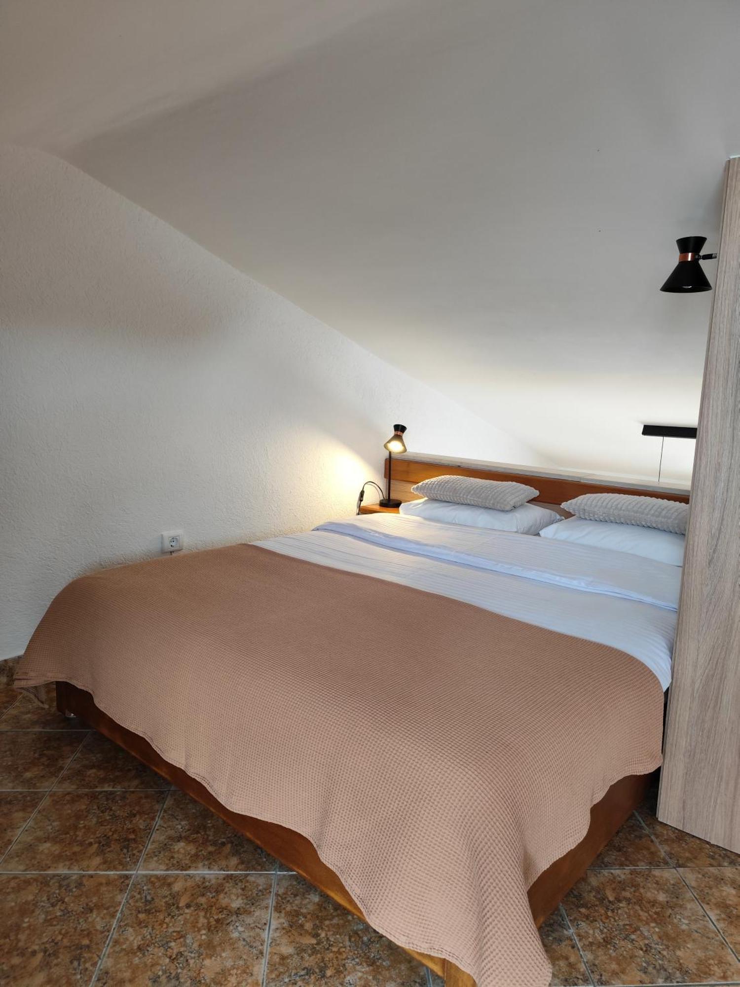 Guest House Jedro Petrovac Exterior foto